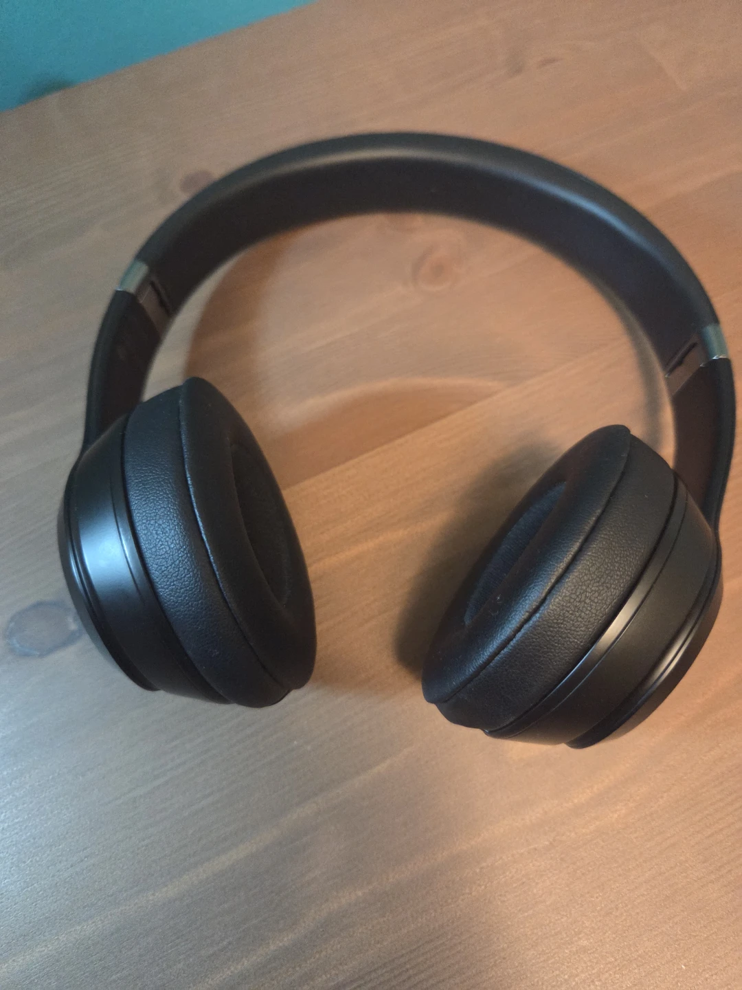 Beats Solo 4 Wireless Headphones Black - Complete set (like new) - photo 3