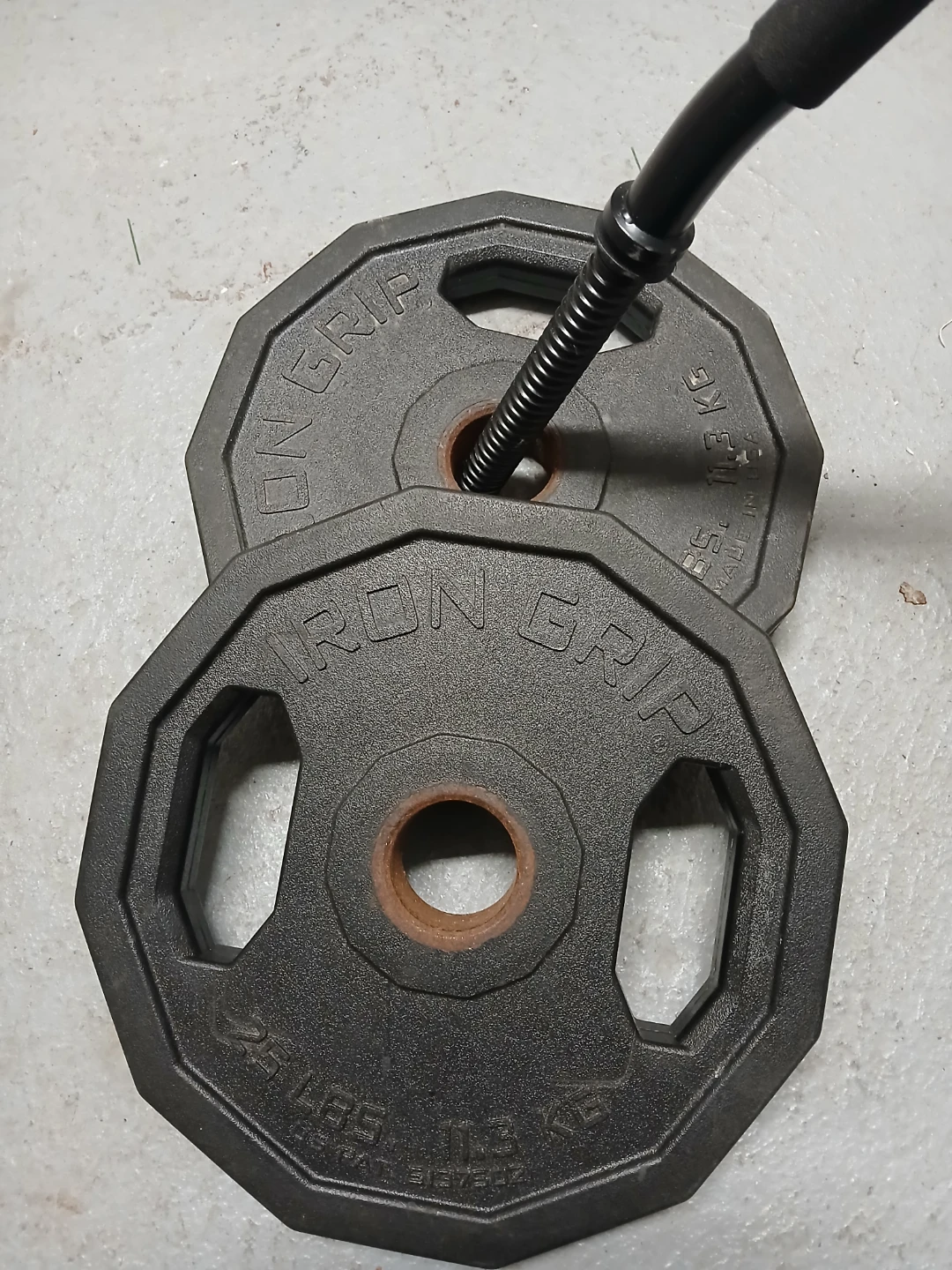 Weights pair of 25 lbs with bar