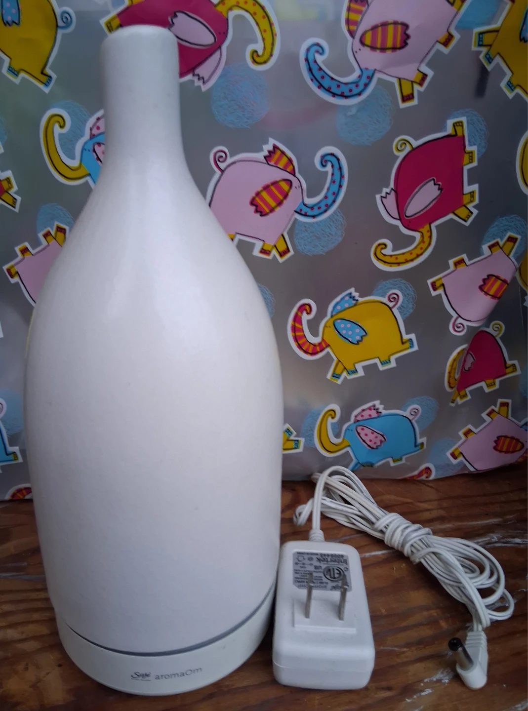 Saje aromaOm White Essential Oil Diffuser with Power Adapter