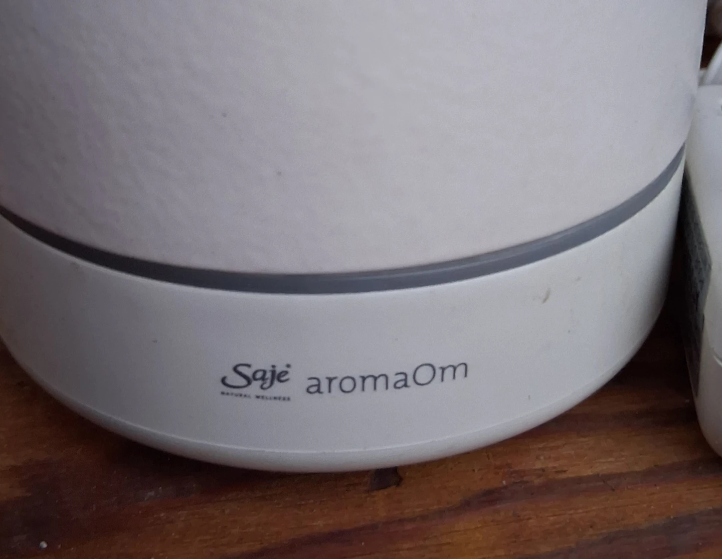 Saje aromaOm White Essential Oil Diffuser with Power Adapter - photo 2