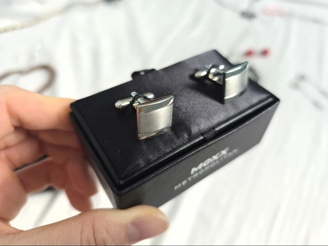 Brand New MEXX METROPOLITAN Mens Plain Silver Square Cufflinks - photo 2