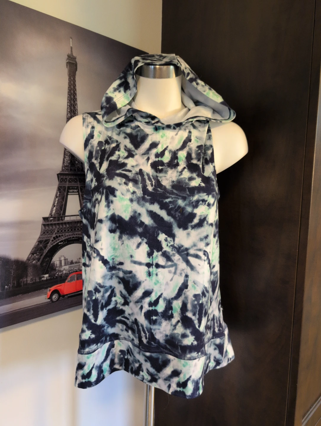 Sleeveless Hooded Tank Top size Large