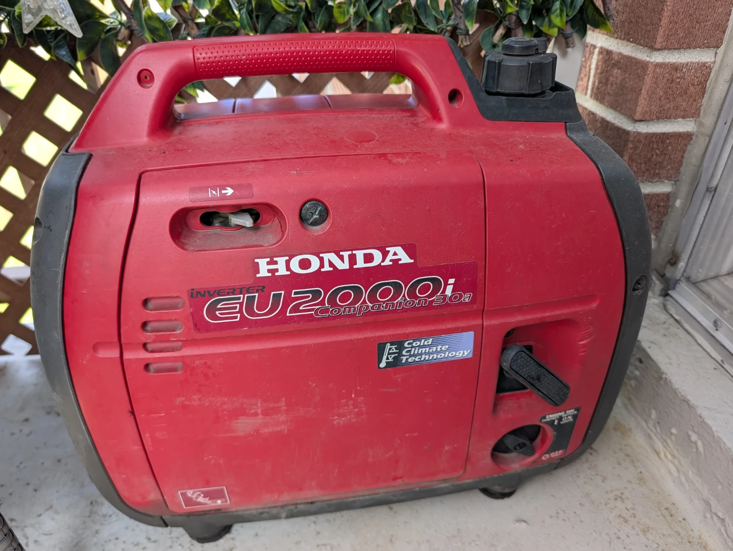 Honda EU2000i Companion 30A Inverter Generator - photo 2