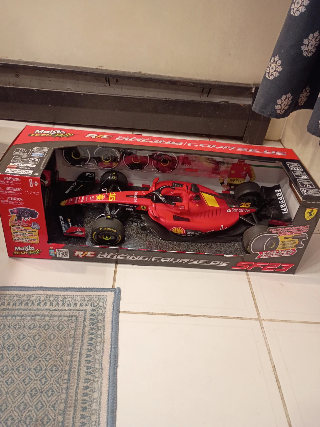 Maisto Ferrari SF23 R/C Racing Car 1/10