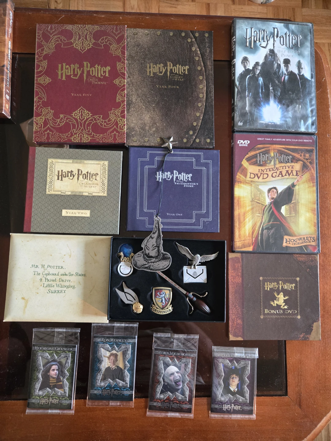 HARRY POTTER DVDS & COLLECTIBLES