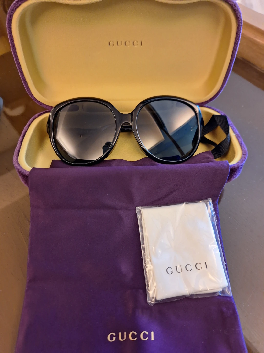 GUCCI Black Women's Sunglasses with Case - photo 3