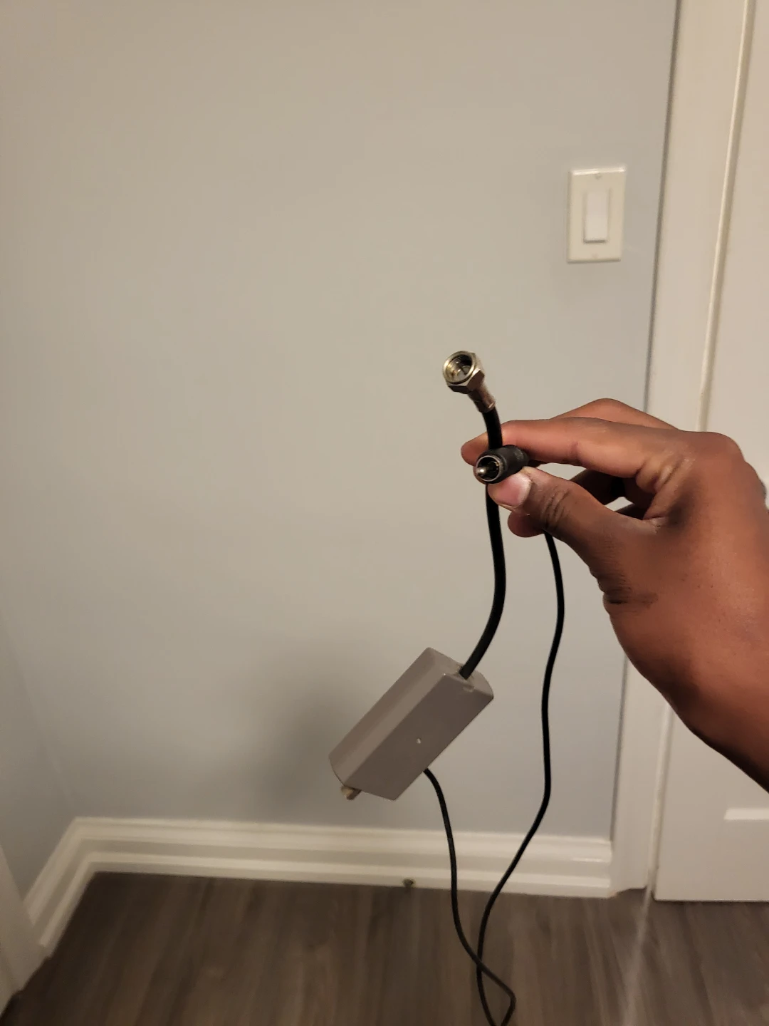 Antenna Amplifier and Cable Splitter