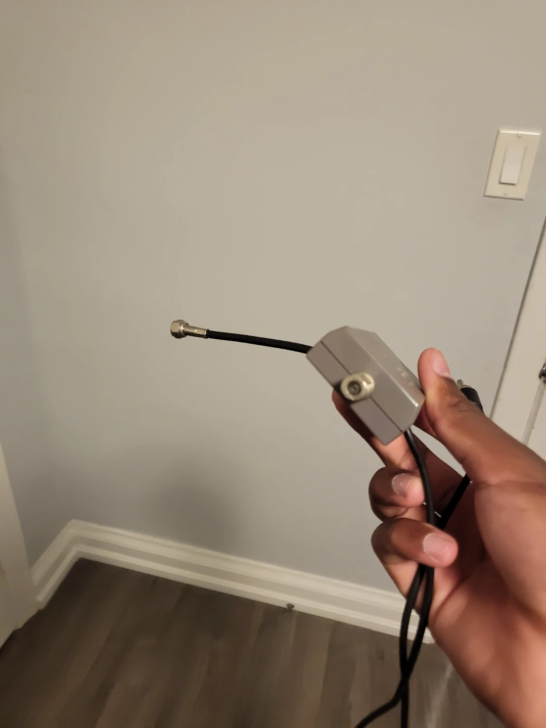 Antenna Amplifier and Cable Splitter - photo 3