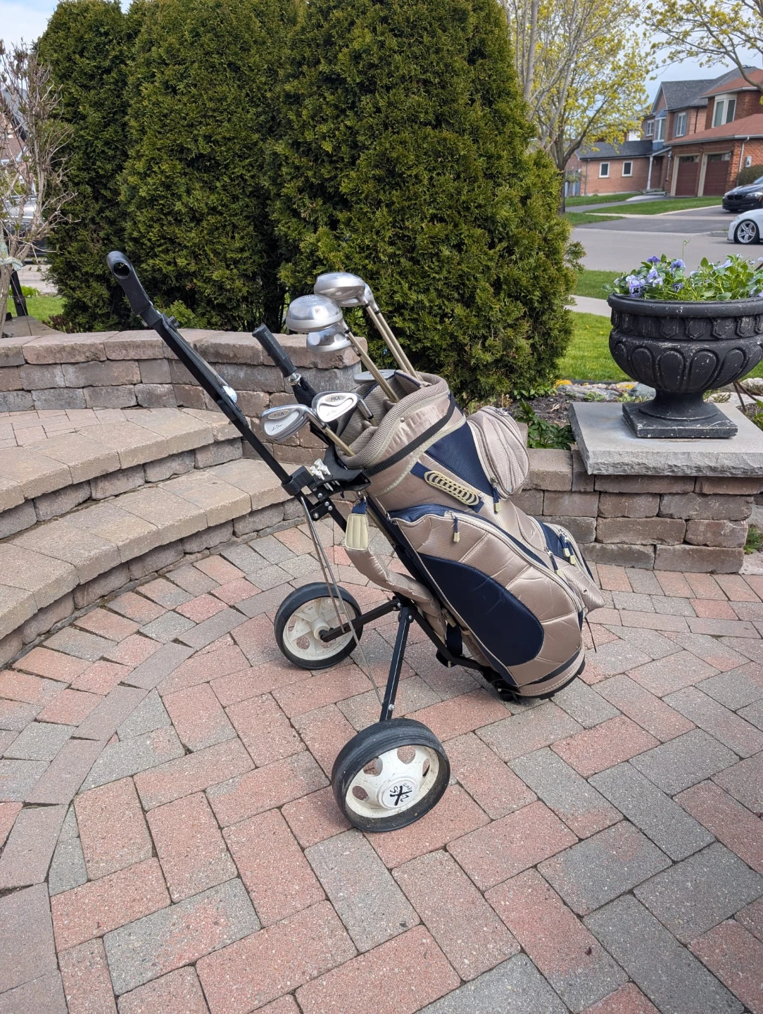 Ladies Fila Golf Club Set with Bag and Cart - right handed