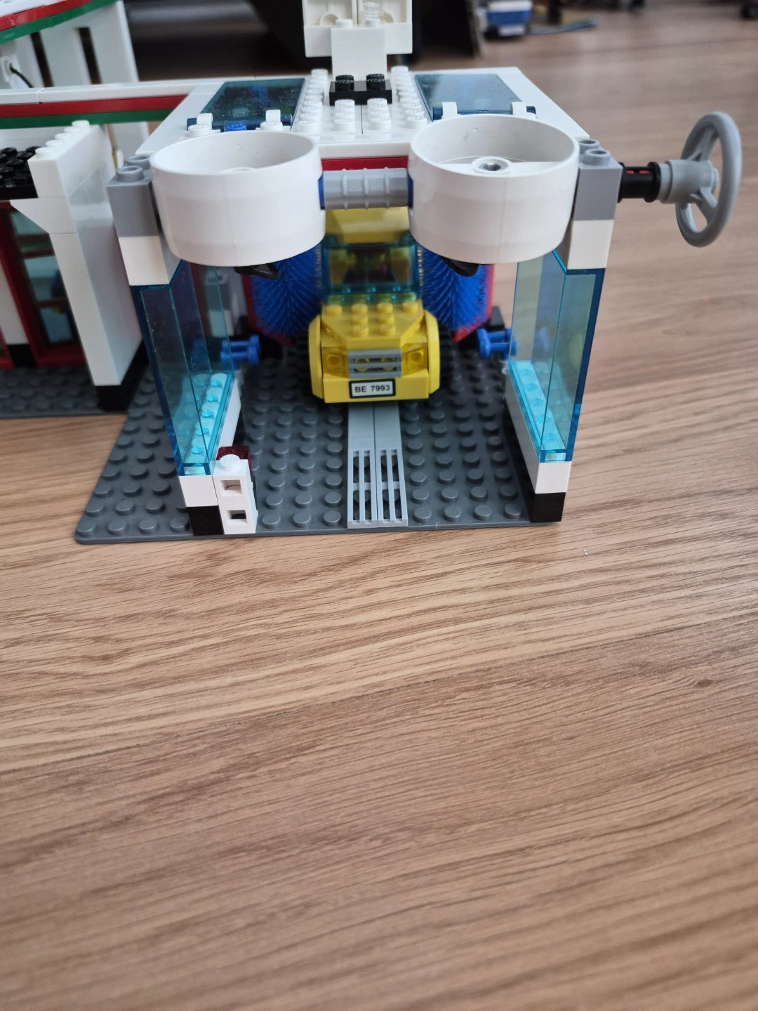 LEGO City Service Station - photo 4