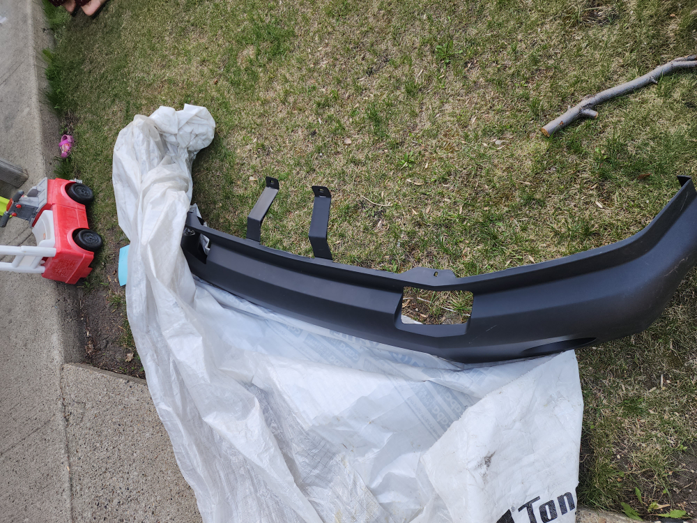 2012 Ford Expedition bumper and liner never been painted