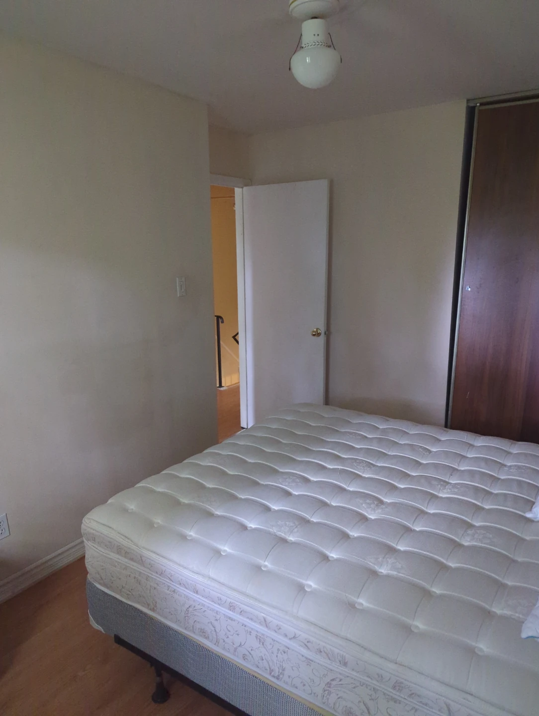 Furnish Room For Rent Females Only - photo 2
