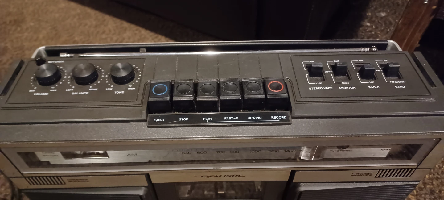 Vintage realistic boombox - photo 2