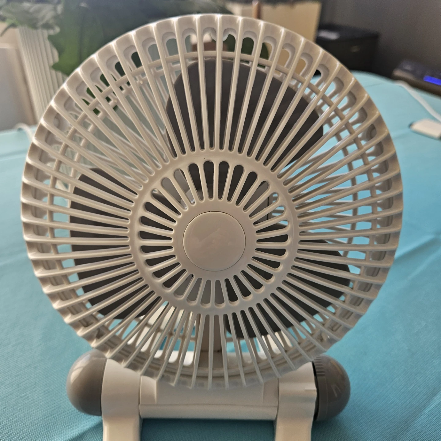 Holmes Portable Desk Fan - photo 3