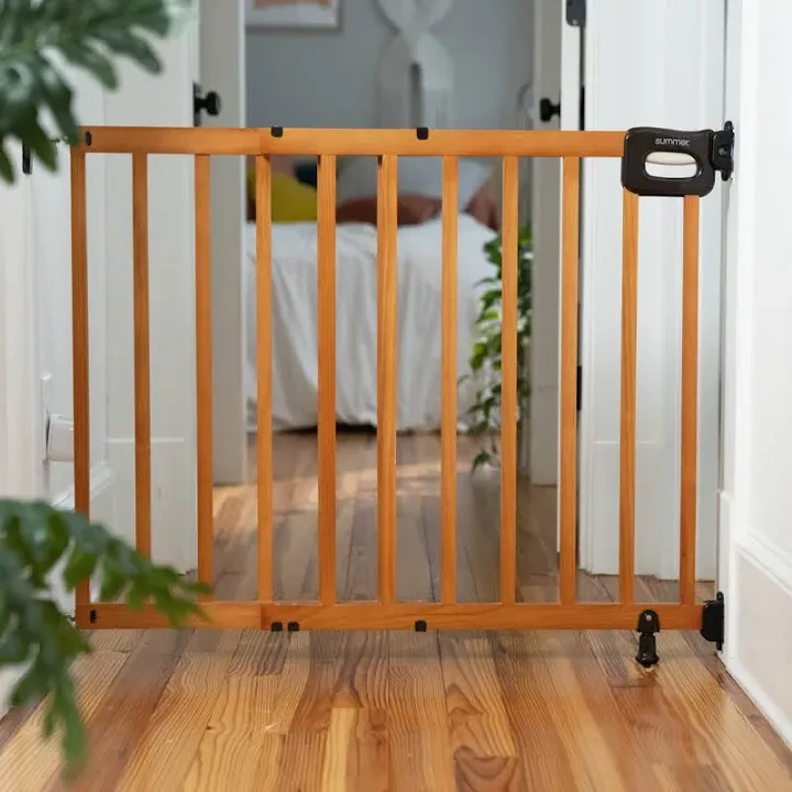 Summer Infant Wooden Baby Gate + Universal Banister Kit