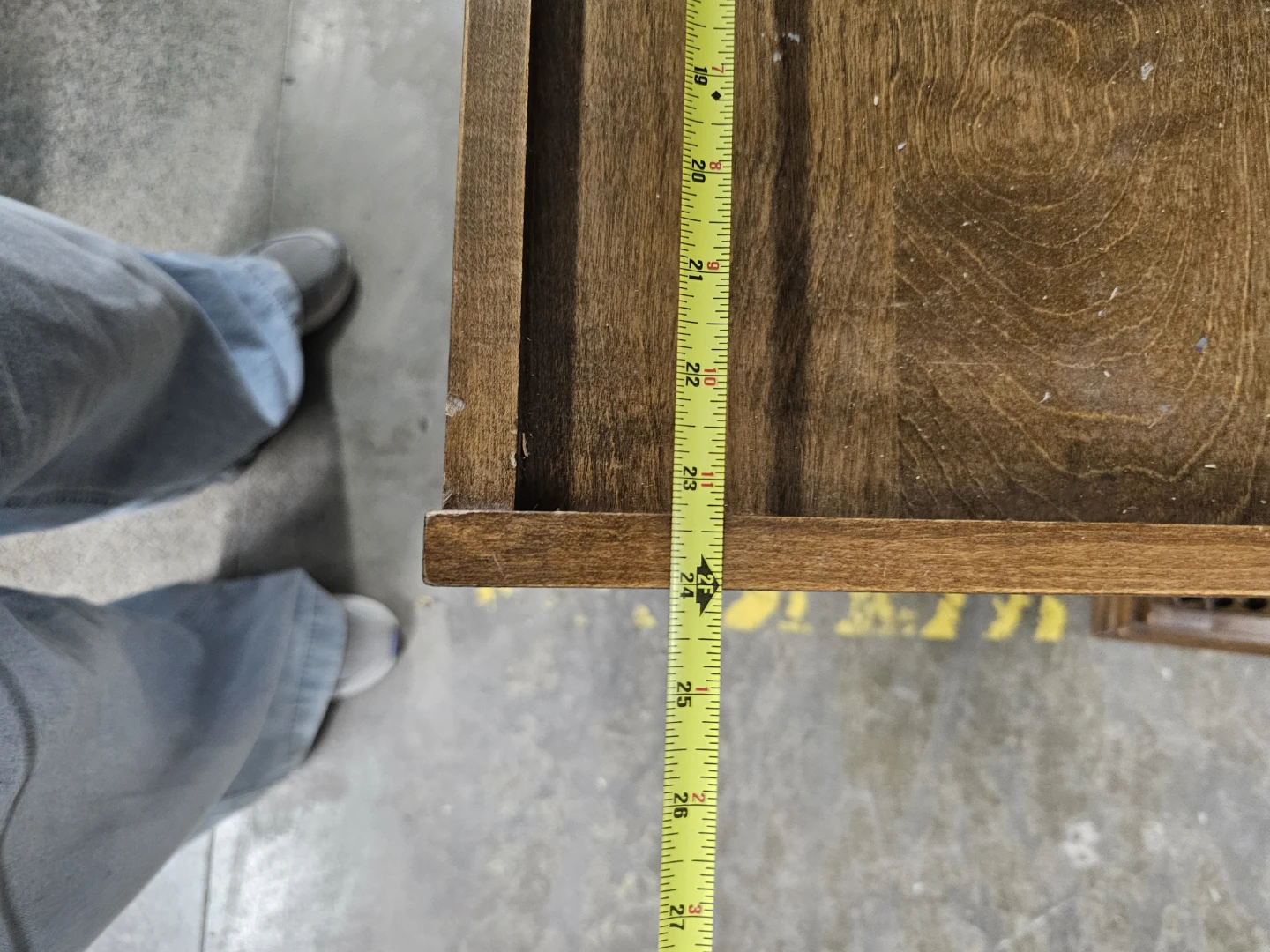 Wooden TV table on wheels - photo 3