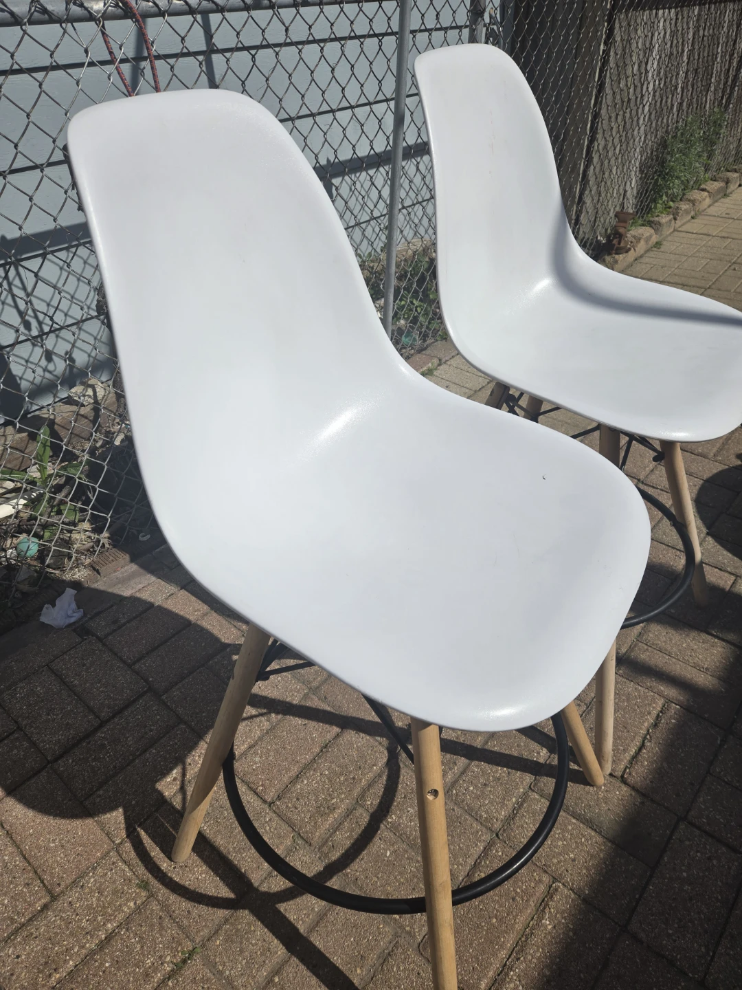 Set of 2 White Bar Stools with Wood Legs - photo 3