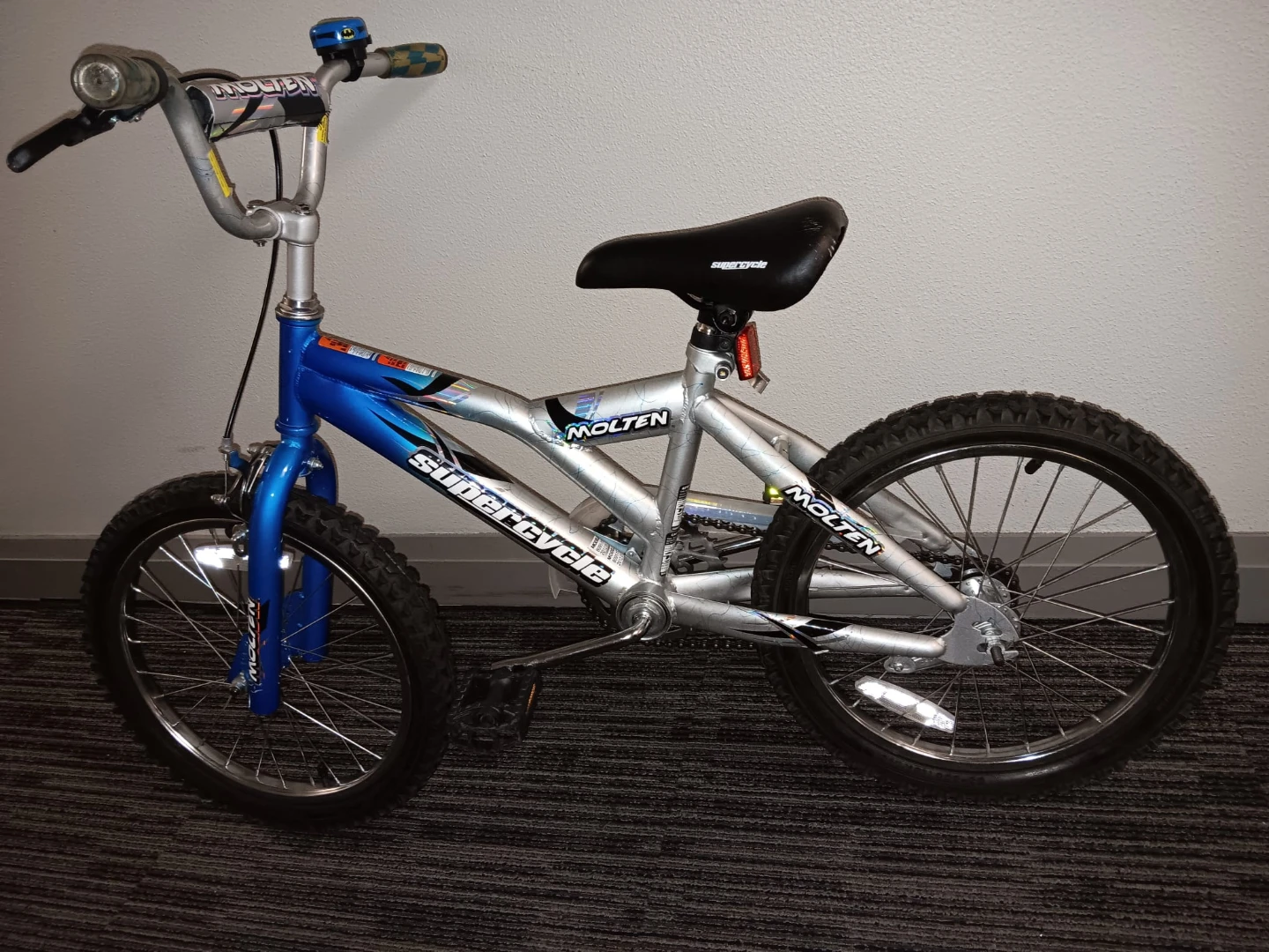 18-inch Molten Supercycle Kids Bike