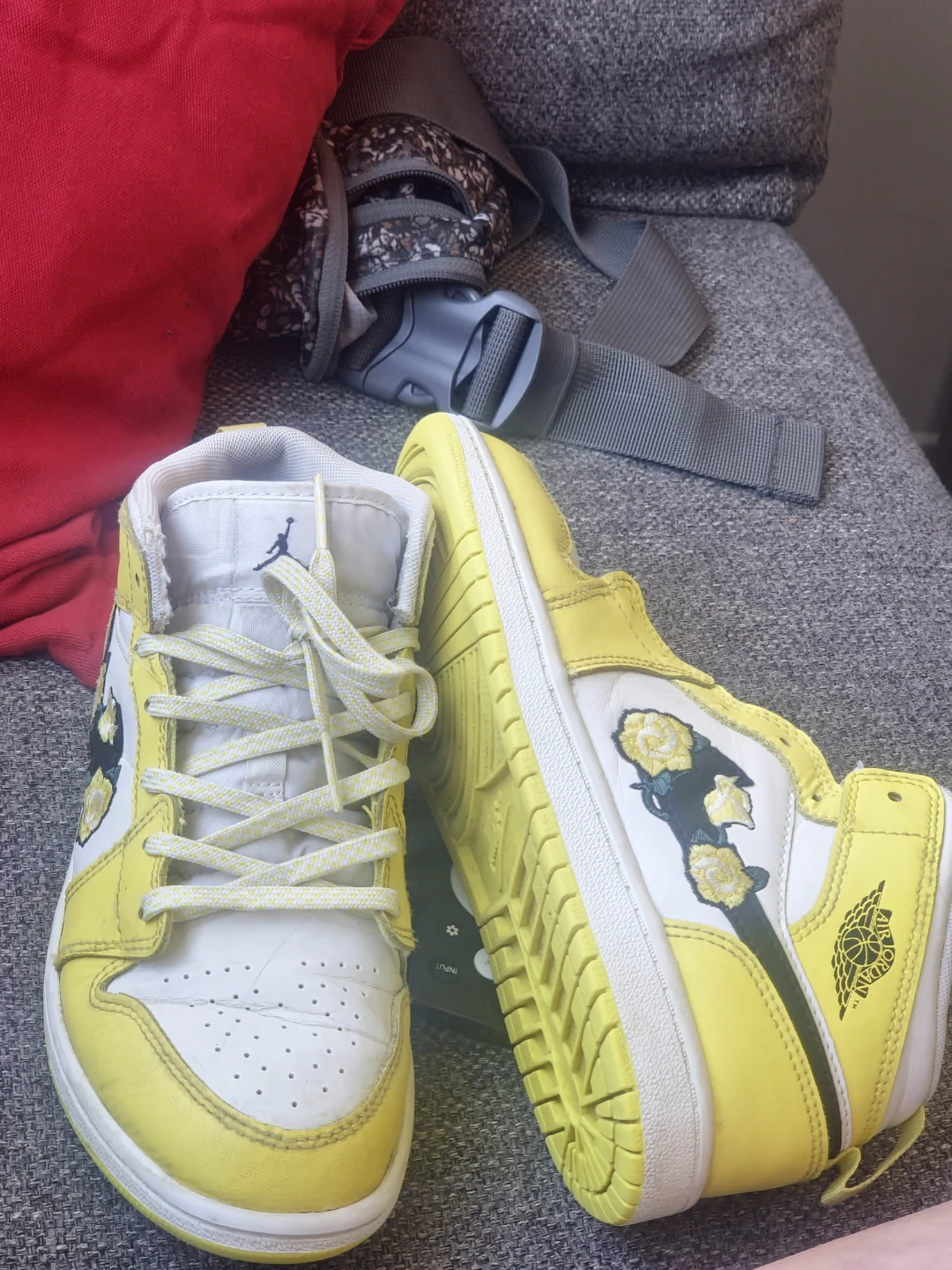 Jordan 1 Mid SE "Yellow Rose" Shoes US 2Y - photo 2