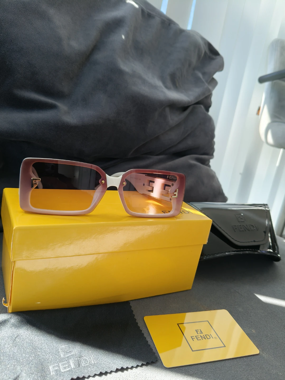 Fendi Sunglasses - photo 3