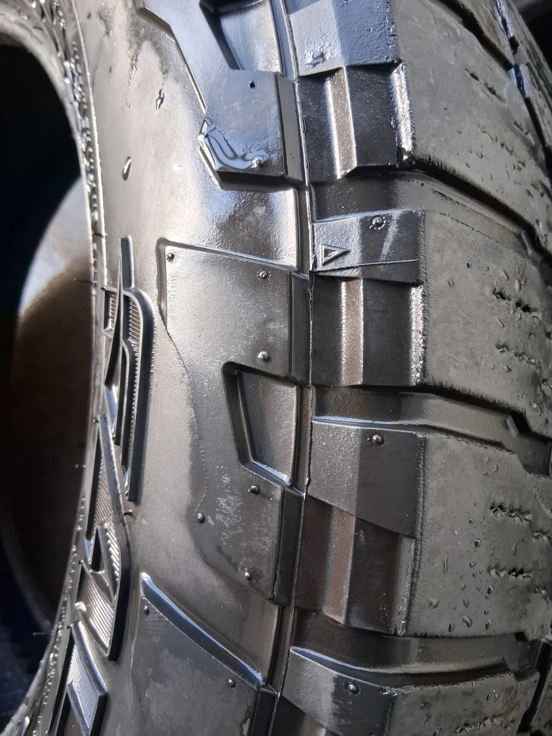 275/65 R18  116T FALKEN WILDPEAK  A/T3W  ALL SEASON PAIR - photo 3