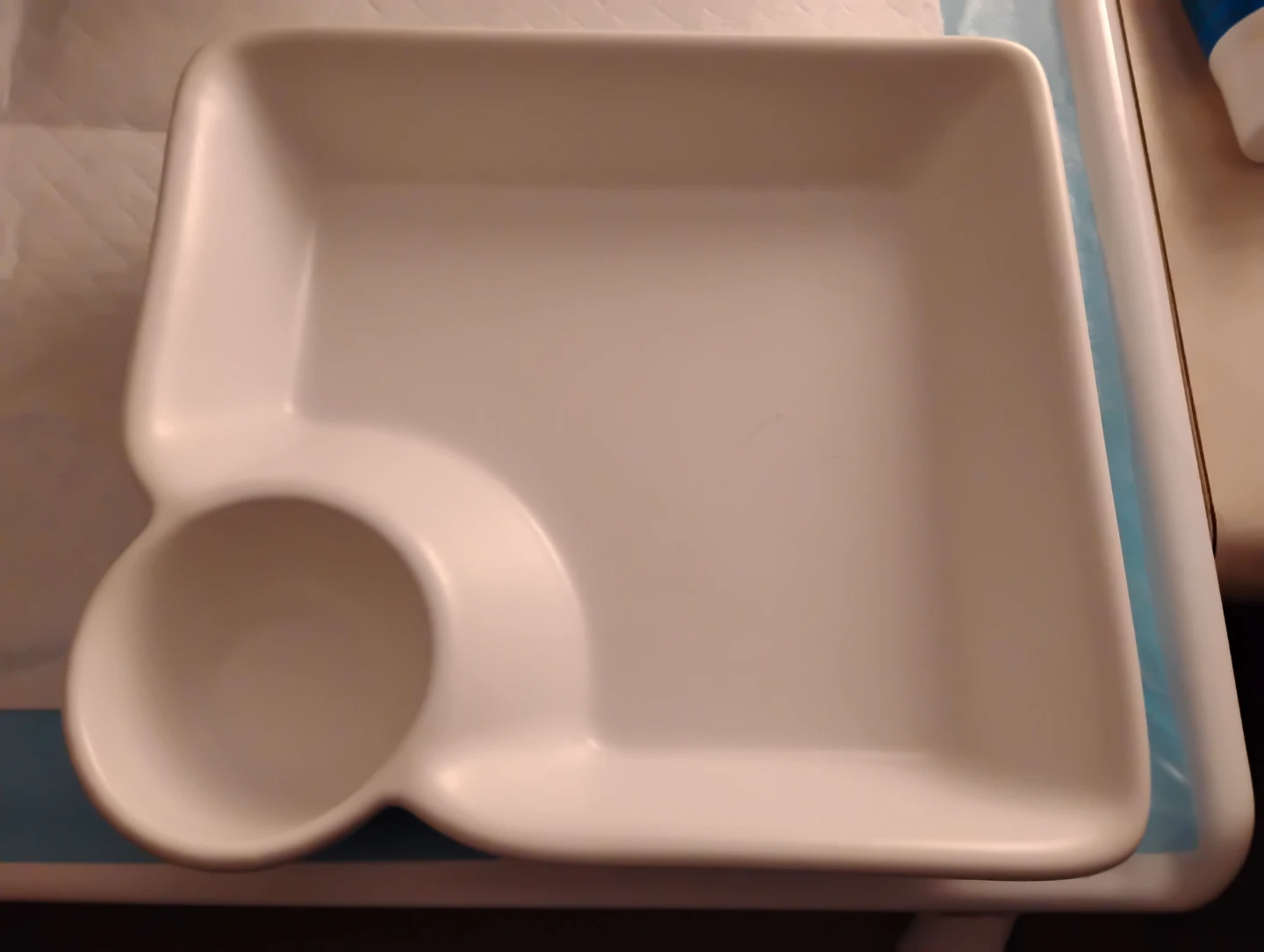 Fox Home White Plate with Drink Holder
