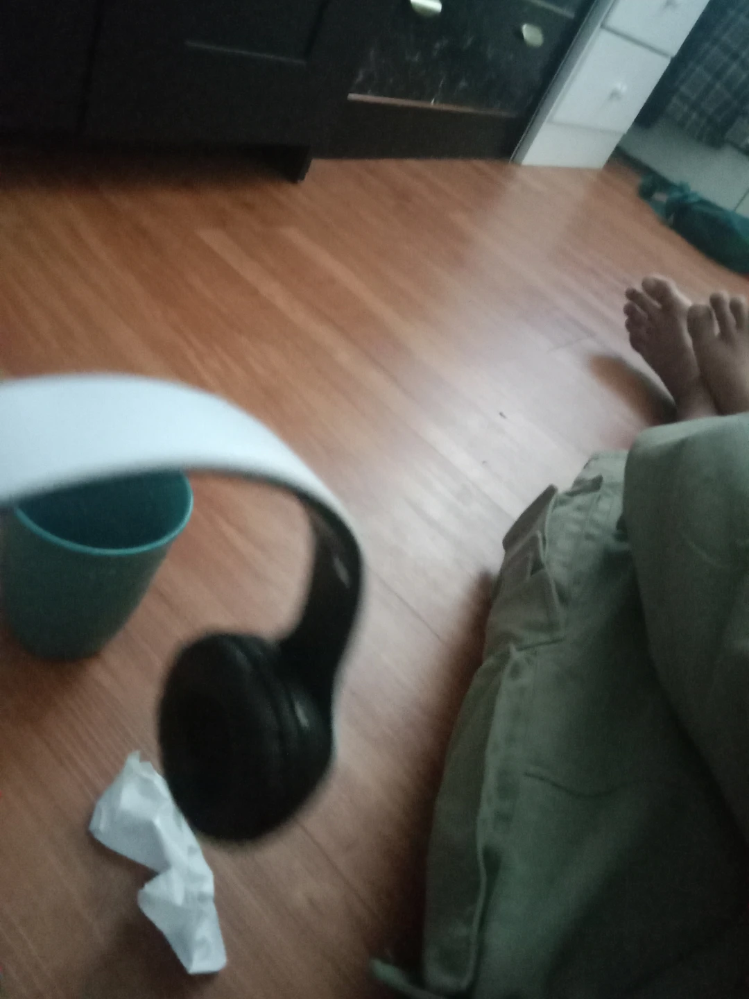 White Over-Ear Headphones - photo 3