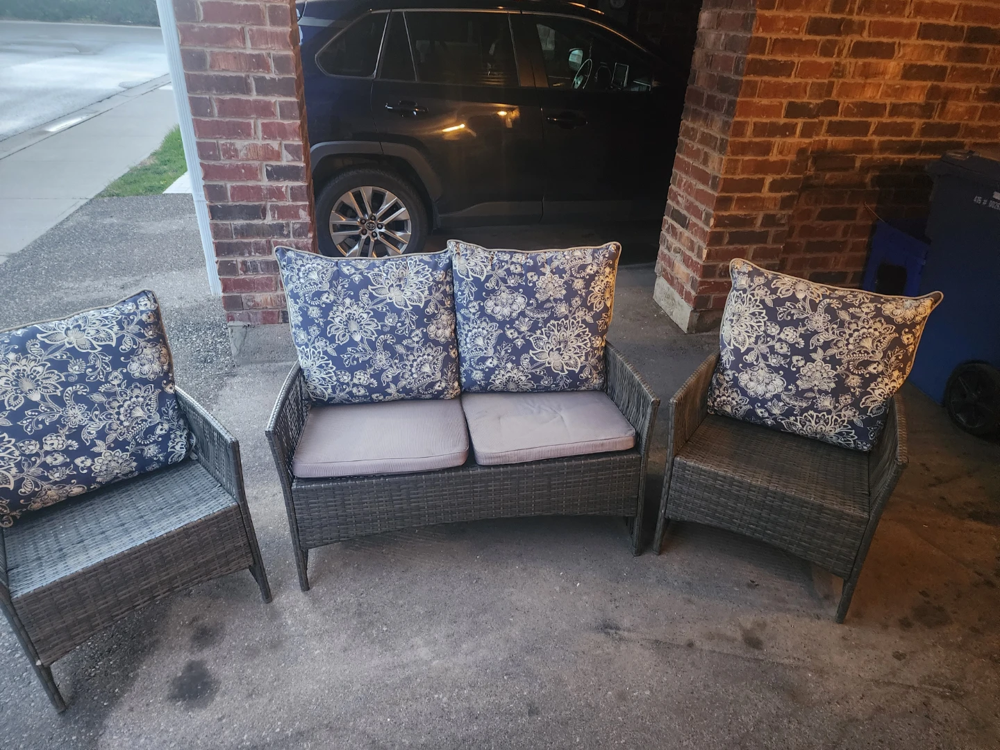 Patio cushions  omly - photo 3