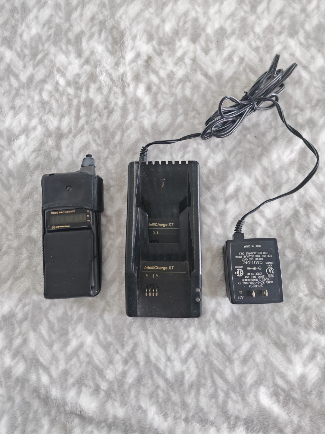 Vintage Motorola MicroTAC Ultra Lite + Original Accessories - photo 3