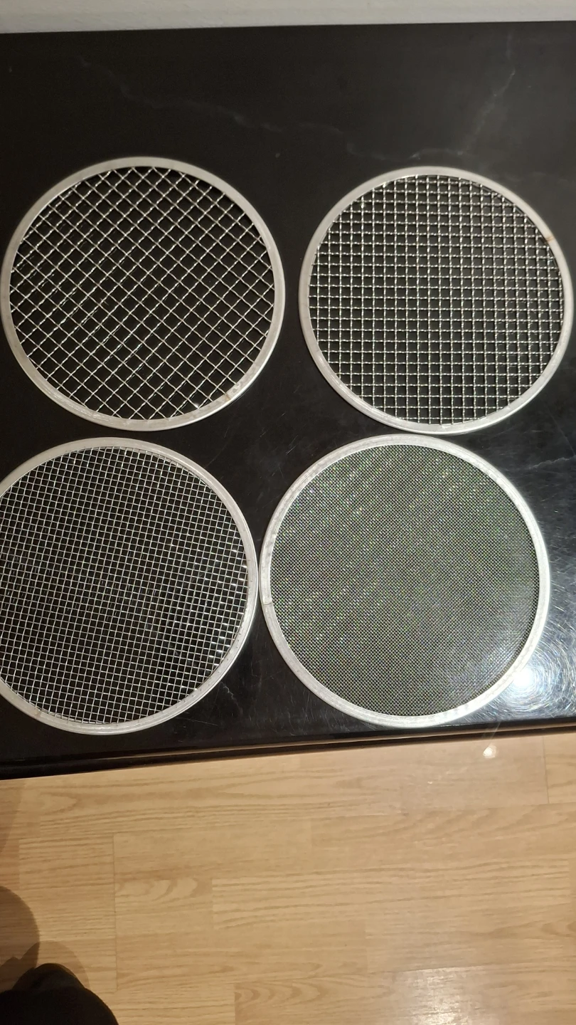 Set of 4 Round Metal Grates 8 inches