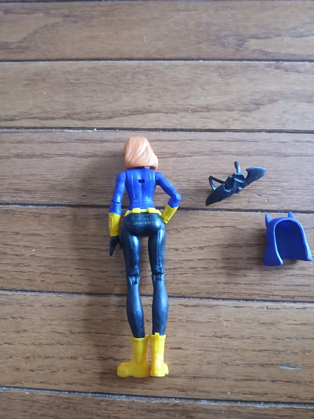 Batgirl Action Figure with Accessories - photo 3