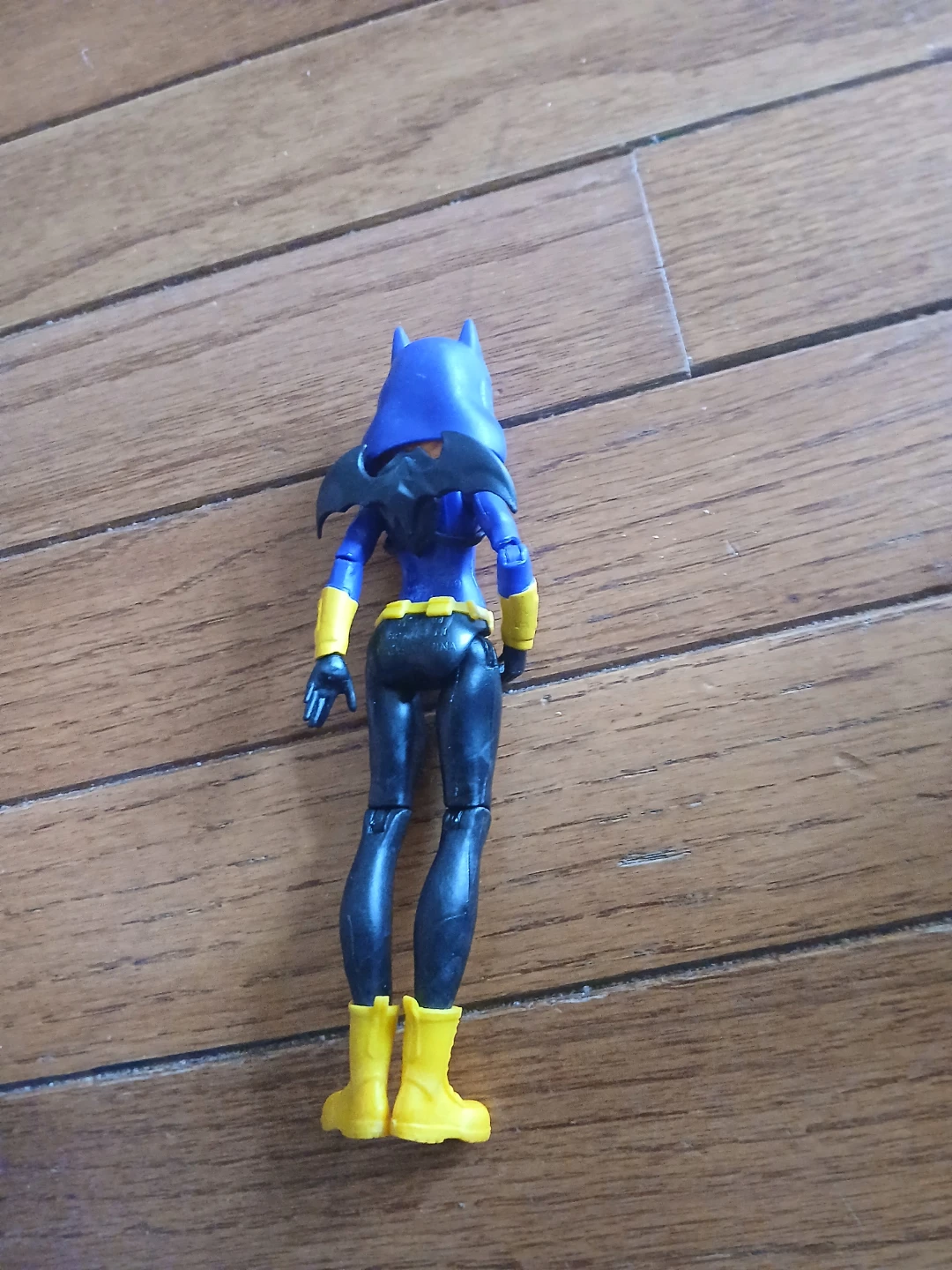 Batgirl Action Figure with Accessories - photo 4