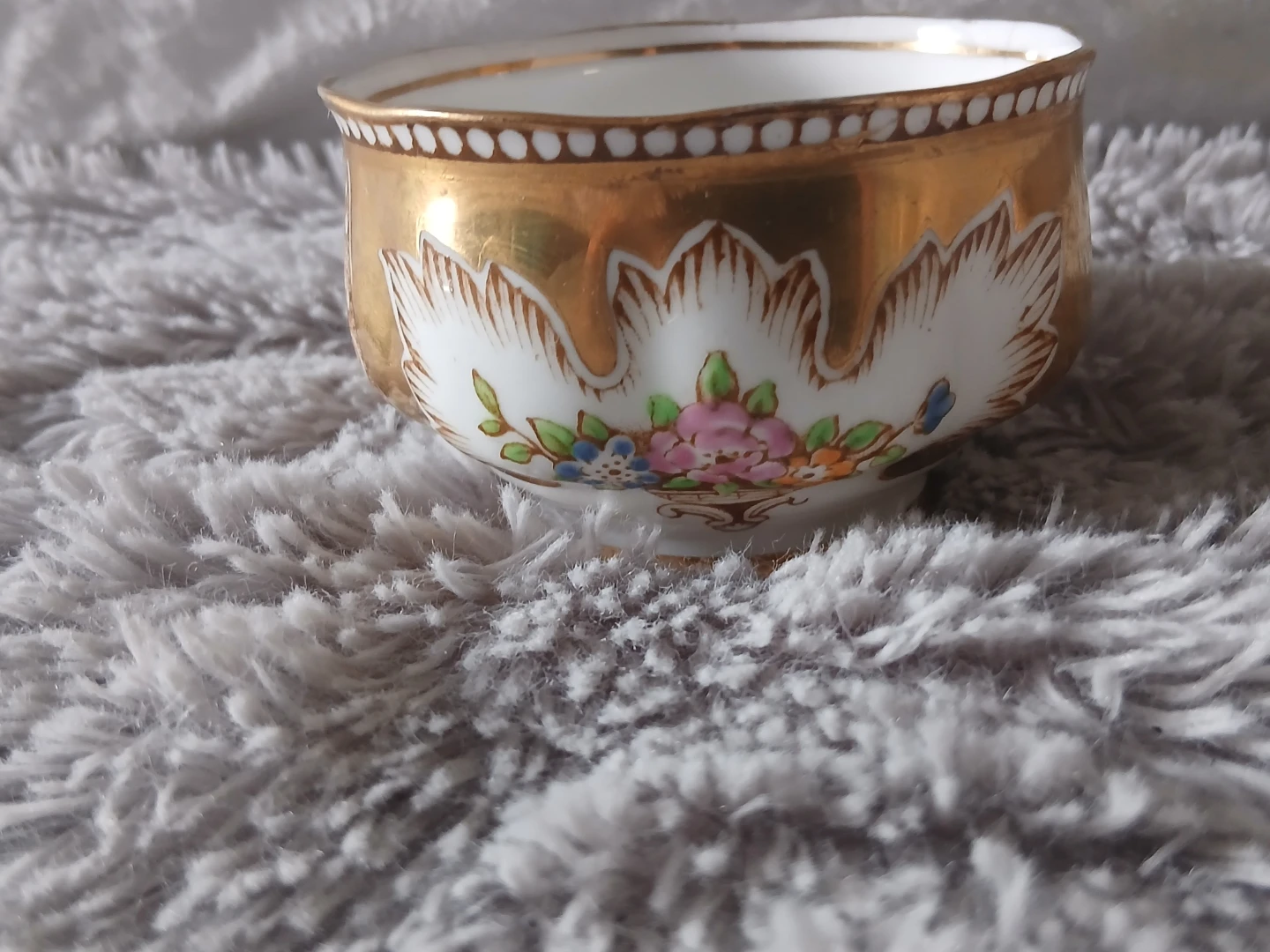 Vintage Porcelain Tea Set with Floral Design - photo 3