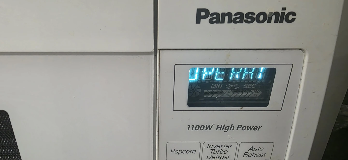 Panasonic 1100W Microwave Oven - photo 4