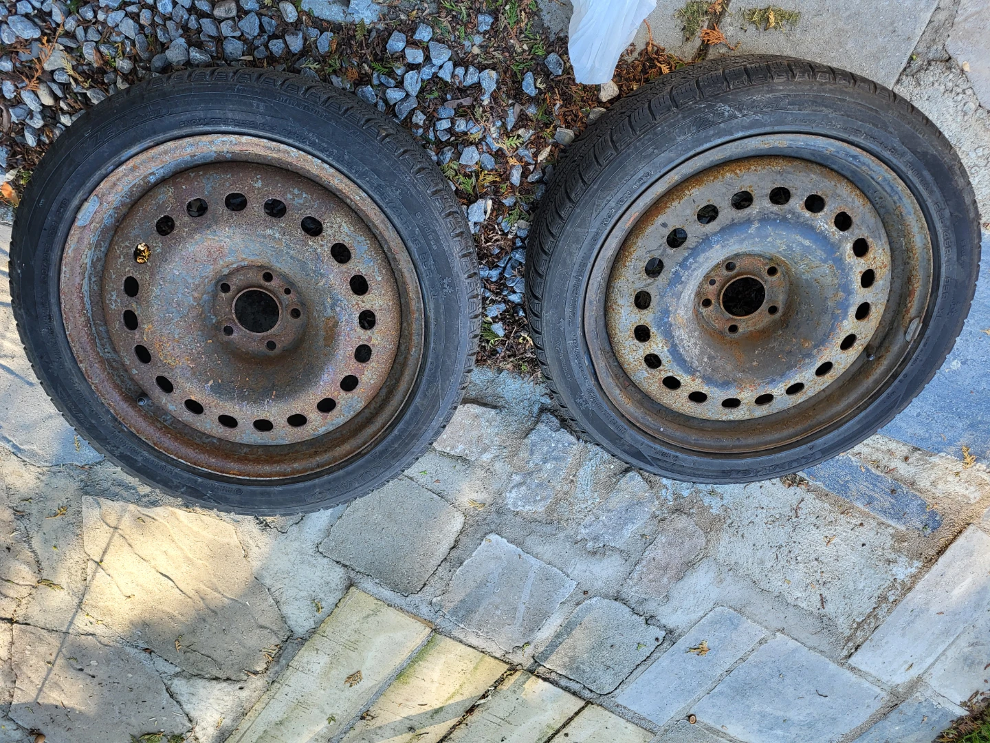 Kumho 225/45R18 Winter Tires with Rims - photo 3