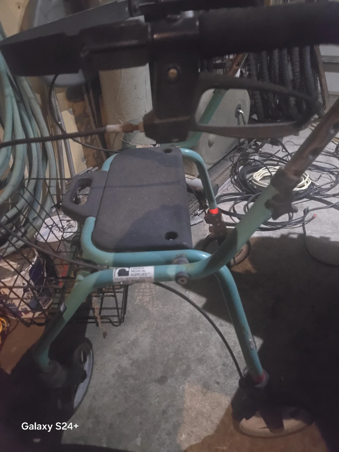 Dolomite Walker with Seat and Basket - photo 3