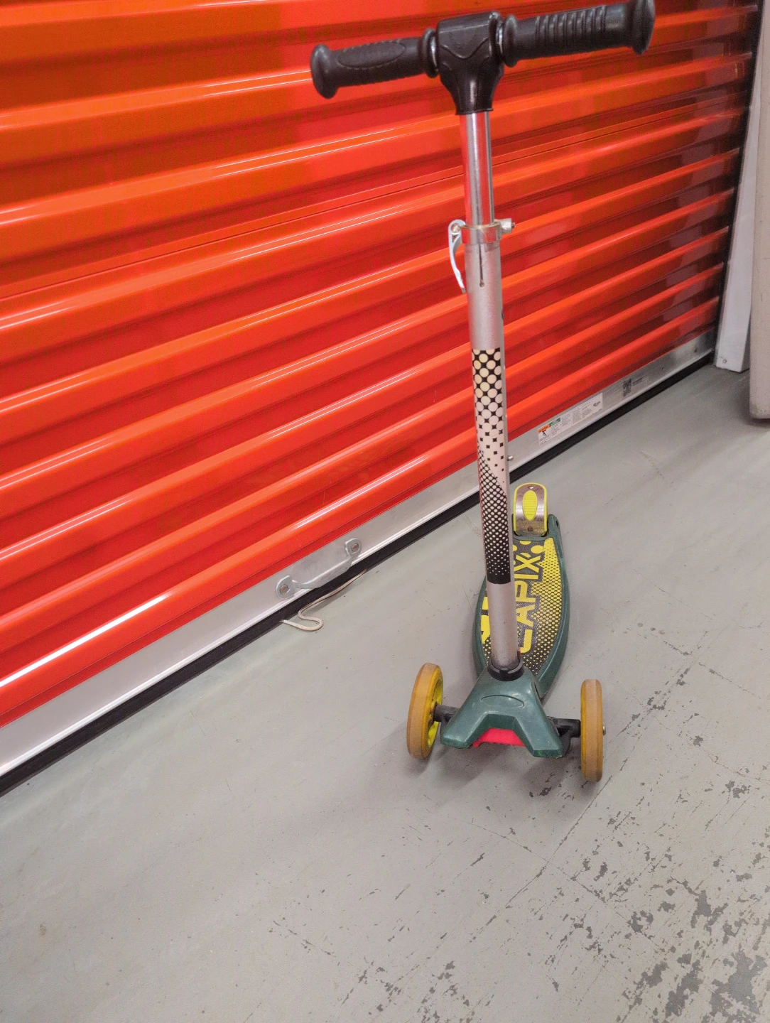 Capix 3-Wheel Scooter - photo 2