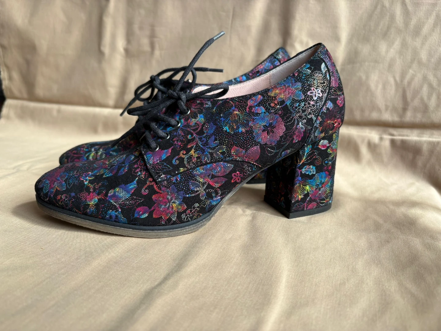 Women's shoes size 6, EU 38