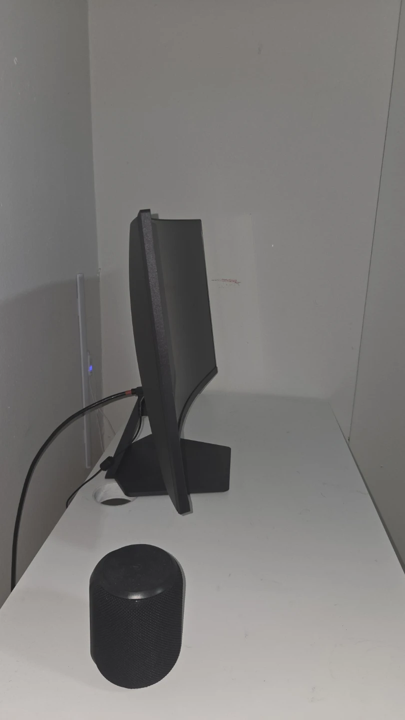 LG UltraGear 27" QHD Gaming Monitor - photo 3