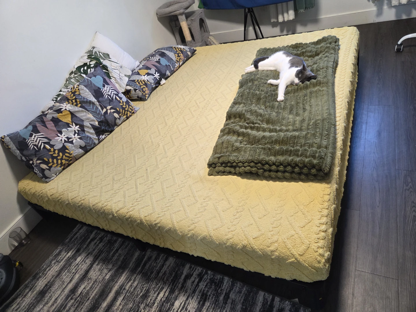 King size bed frame with mattress. - photo 2