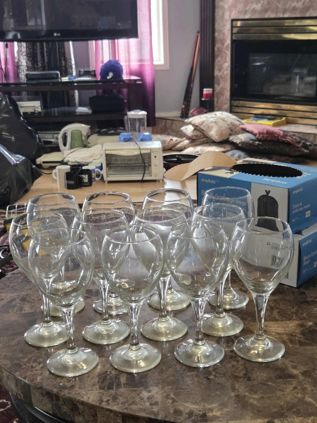 Set of 12 Clear Wine Glasses