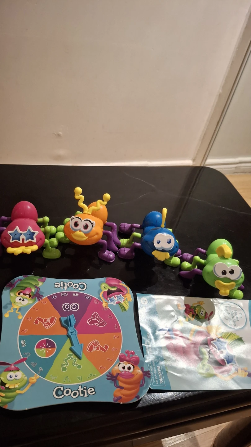 Hasbro Cootie The Mixing and Matching, Bug-Building Game