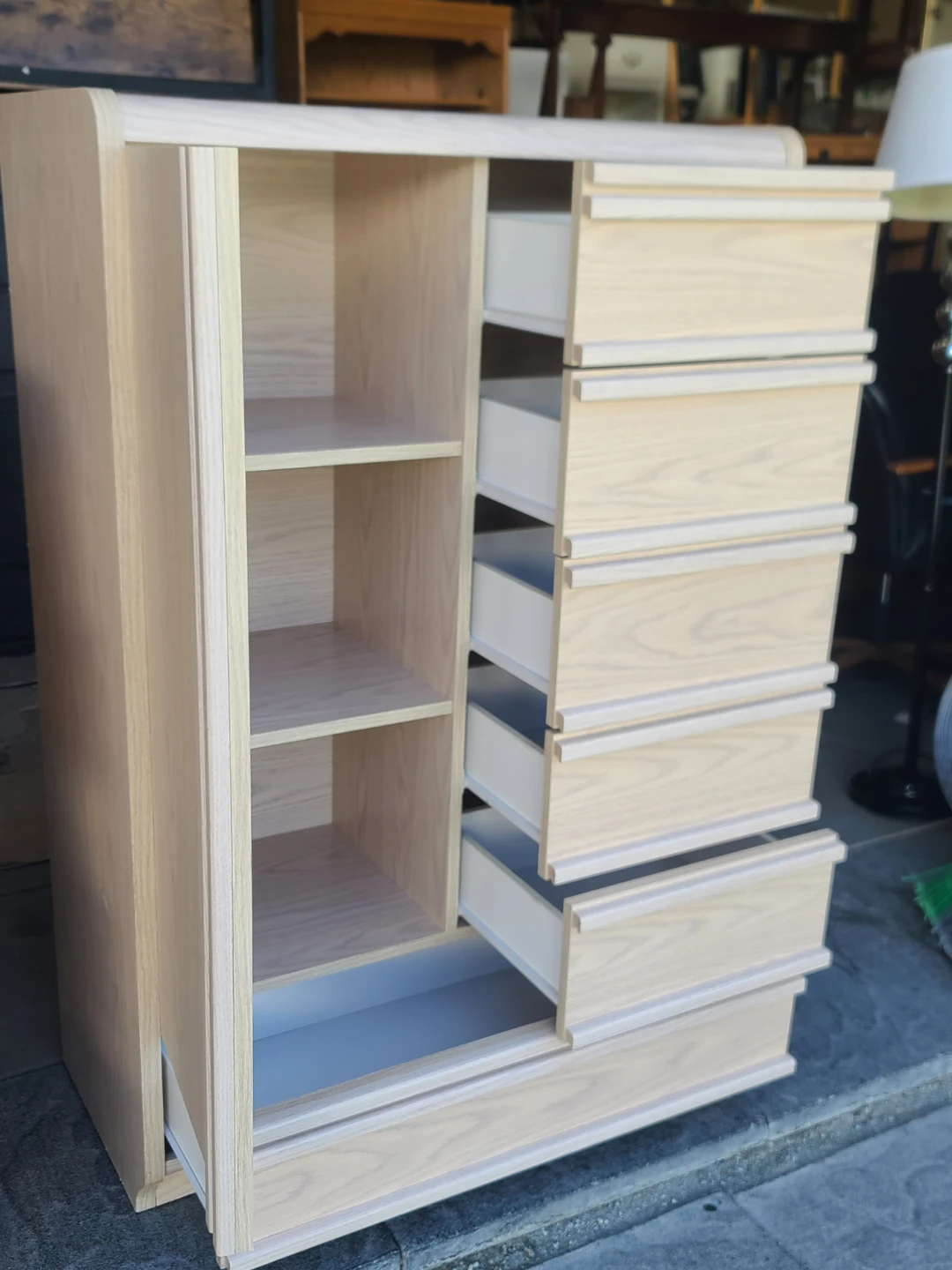 Palliser Dresser and 2 Nightstands - photo 3