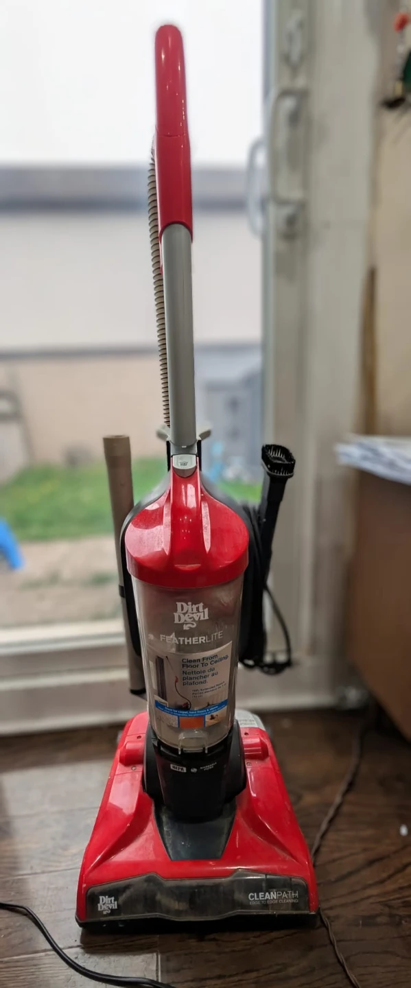 Dirt Devil Featherlite UD70165CA Vacuum Cleaner