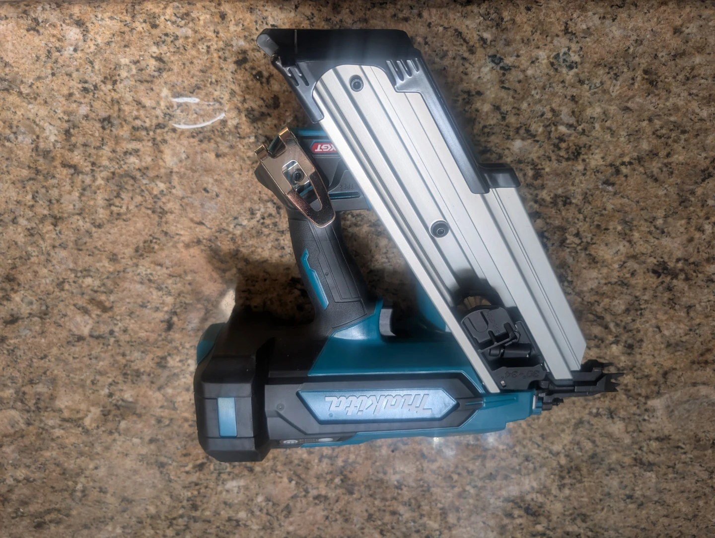 Makita XGT 40Vmax BN001GZ Cordless Framing Nailer - photo 2
