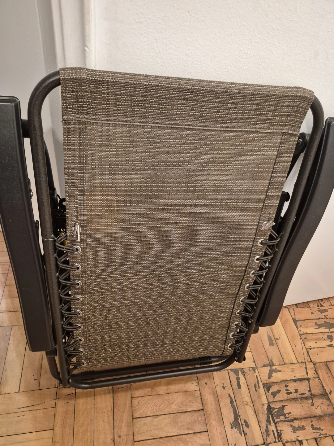 BN)Folding Zero Gravity Lounge  Chair