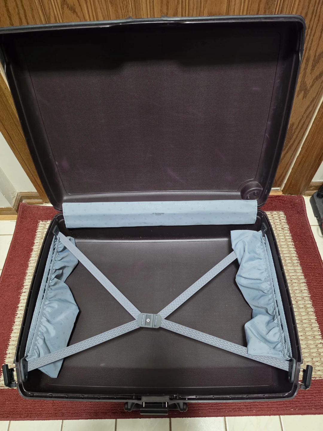 Samsonite Hard-Shell Luggage with Wheels - photo 2