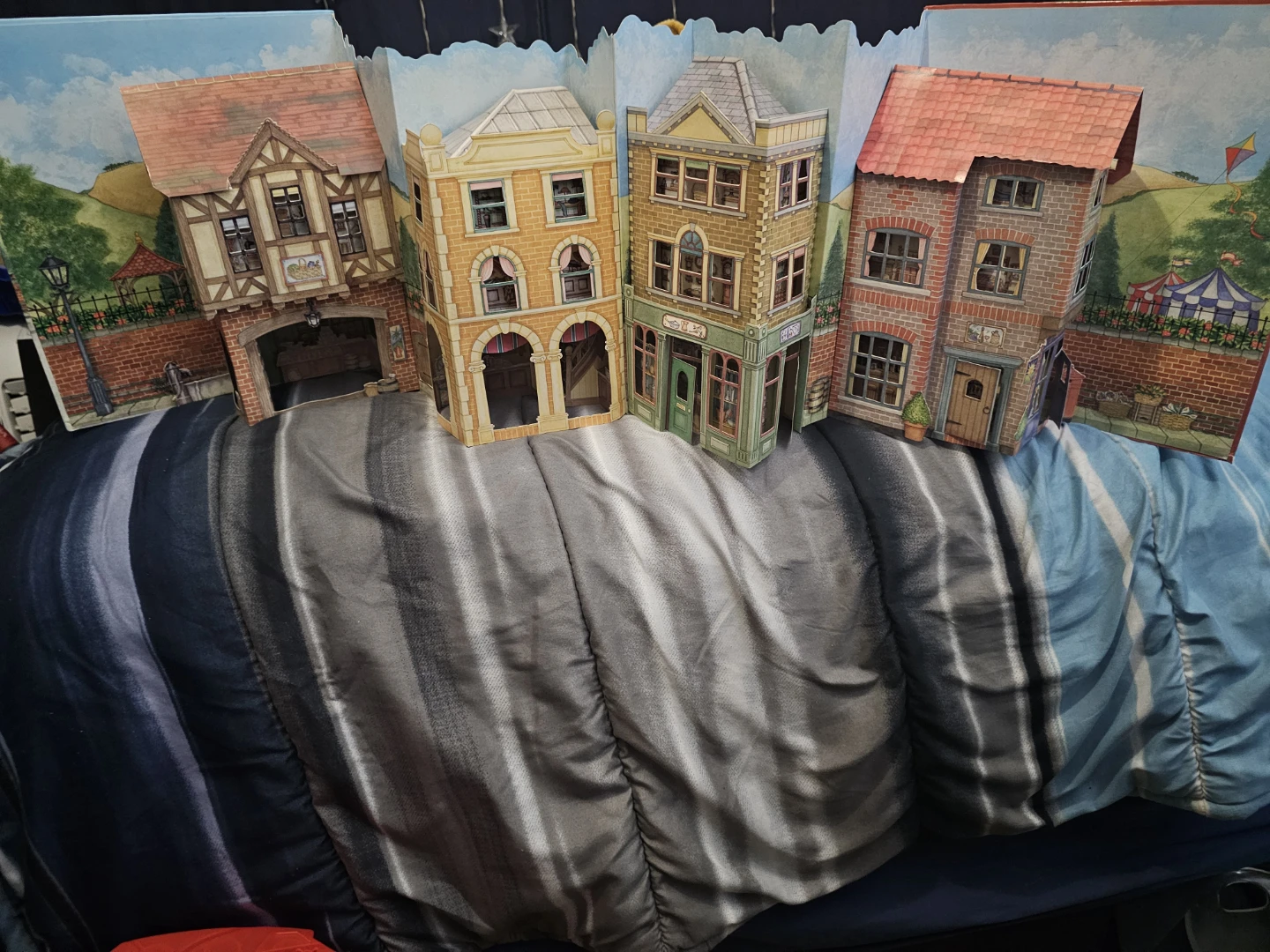 Victorian Market Day Pop-Up Book - photo 2