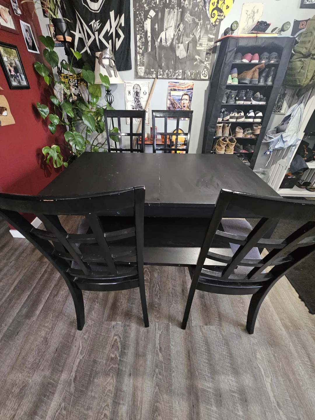 Black Extendable Dining Table with 4 Chairs