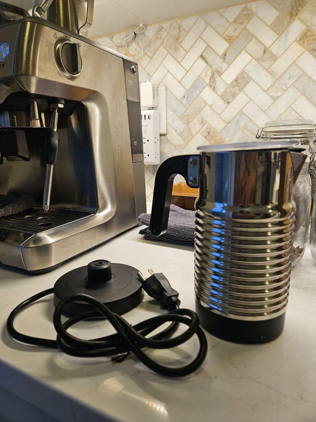 Like New: Nespresso Aeroccino 4 Milk Frother - photo 2